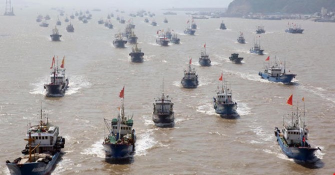 9.000 tàu cá Trung Quốc rầm rộ tiến vào Biển Đông tháng 8/2015- Ảnh: Tân Hoa xã