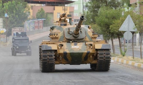 Thổ Nhĩ Kỳ dùng xe tăng trấn áp người Kurd