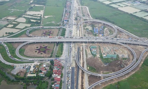 Nút giao hình hoa thị nối cầu Thanh Trì với quốc lộ 5 (Hà Nội).