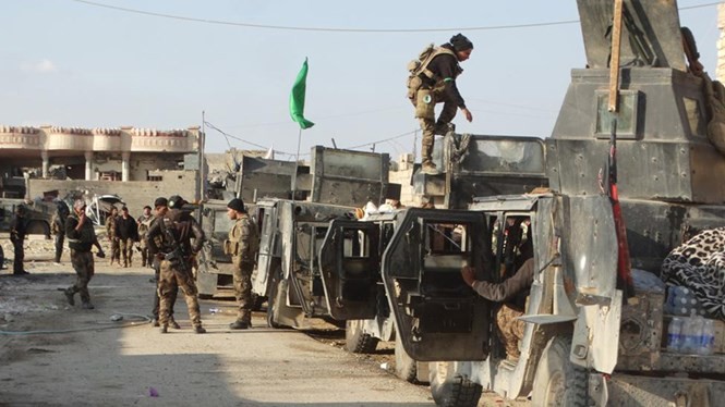 Lực lượng chính phủ Iraq tại khu vực gần Ramadi ngày 24.12.2015 - Ảnh: Reuters