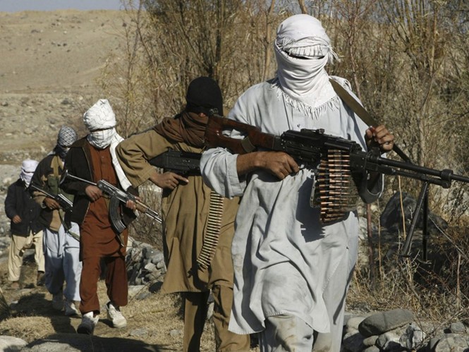 Các tay súng Taliban đang thách thức tham vọng vươn vòi toàn cầu của IS - Ảnh: Reuters