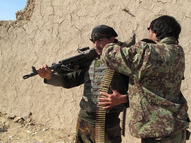Lính Afghanistan tại tỉnh Helmand, tháng 12.2015 - Ảnh: AFP