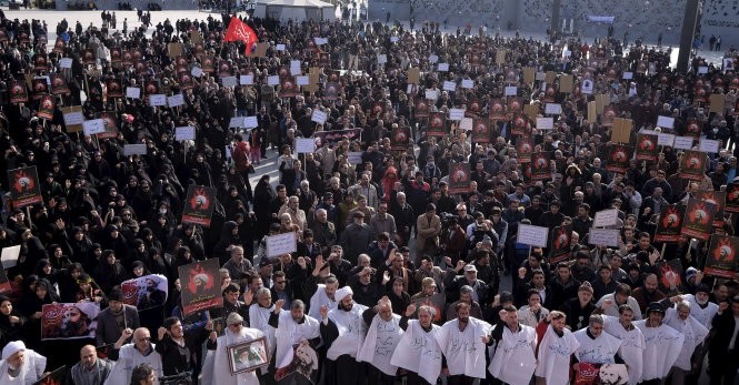 Người Hồi giáo Shiite ở Iran biểu tình phản đối Saudi Arabia tại Tehran - Ảnh: Reuters