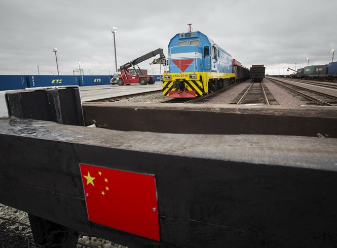 Một tuyến xe lửa ở biên giới Trung Quốc - Kazakhstan - Ảnh: Business Times