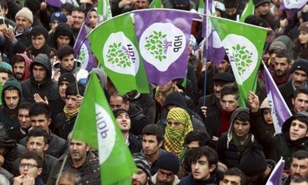 Đoàn biểu tình của HDP tổ chức chống lại chiến dịch trấn áp người Kurd của Ankara