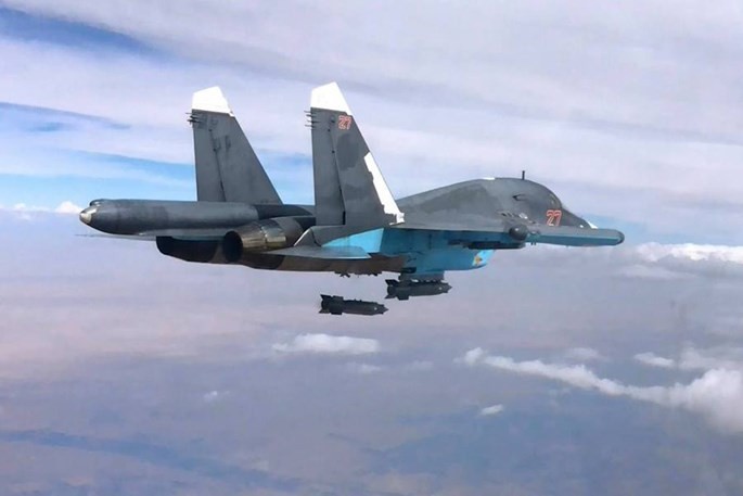 Máy bay ném bom Su-34 của Nga thả bom thông thường ở Syria, nhưng rơi chính xác vào mục tiêu như bom thông minh, nhờ có trang bị hệ thống SVP-24 trên máy bay - Ảnh: Bộ Quốc phòng Nga