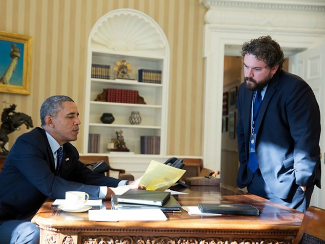 Ông Cody Keenan được Tổng thống Obama mô tả giống nhà văn Hemingway vì bộ râu rậm - Ảnh: Nhà Trắng