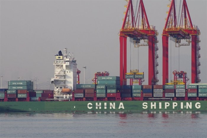 Các container được tập kết ở cảng Nhật Chiếu, tỉnh Sơn Đông, TQ. Ảnh: Reuters