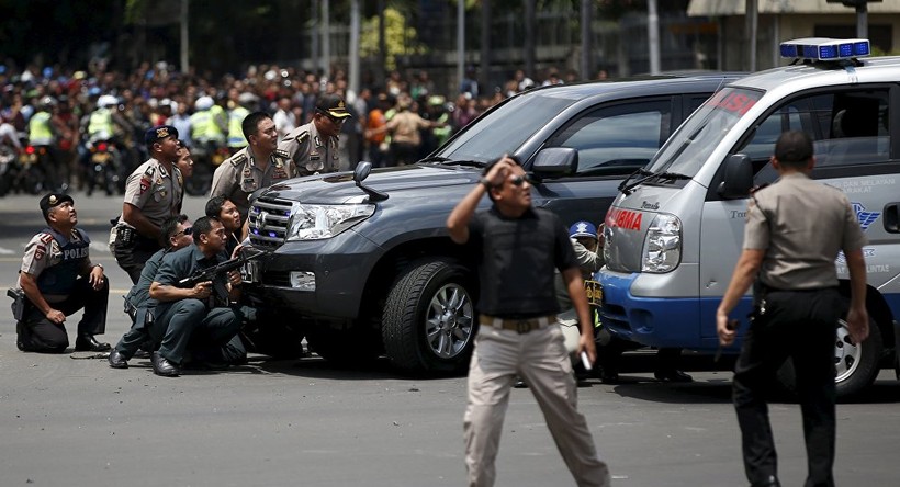 Đánh bom, đấu súng dữ dội ở Jakarta, ít nhất 5 người thiệt mạng 