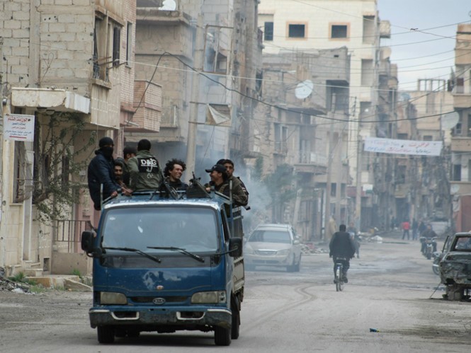 Lực lượng nổi dậy tại Deir al-Zour (Syria) - Ảnh: AFP