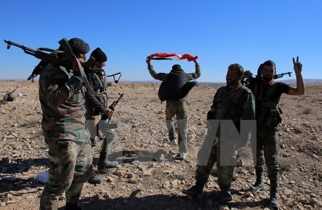 Binh sỹ Syria tại thị trấn Mahin, tỉnh Homs ngày 14/11. (Nguồn: AFP/TTXVN)