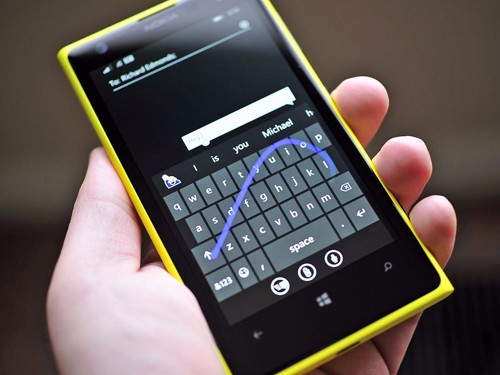  Bàn phím hệ điều hành Windows mặc định của chiếc điện thoại thông minh Lumia.
