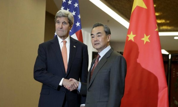 Ngoại Trưởng Mỹ John Kerry và Bộ trưởng Ngoại giao Trung Quốc Vương Nghị