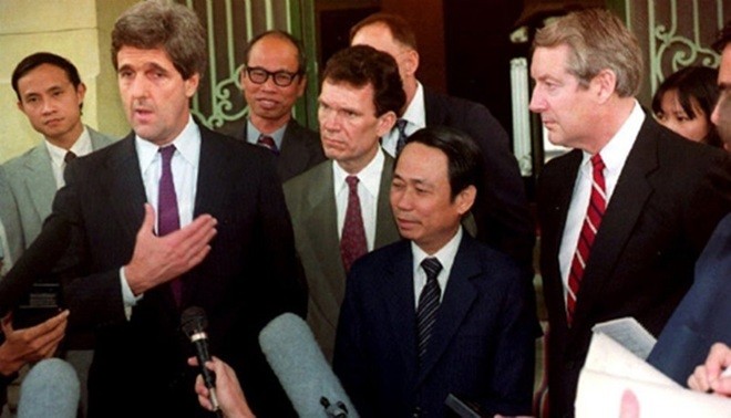 “Hãy nhìn quan hệ Việt - Mỹ với đôi mắt mới”, thứ trưởng ngoại giao Việt Nam Lê Mai phát biểu tại Hội đồng đối ngoại Mỹ ở New York năm 1990.