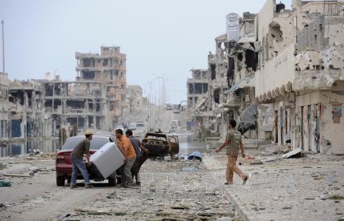 Khung cảnh tan hoang của thành thành phố Sirte đang bị IS chiếm đóng, ngày 24/10/2011. Ảnh: AFP/TTXVN