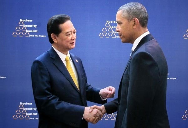 Thủ tướng Nguyễn Tấn Dũng (trái) và Tổng thống Mỹ Barack Obama bên lề Hội nghị an ninh hạt nhân ở Hà Lan năm 2014. Ảnh: TTXVN