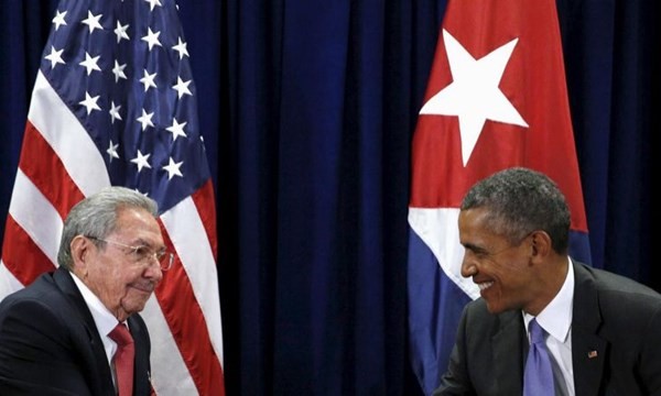 Tổng thống Obama và Chủ tịch Cuba Raul Castro tại cuộc họp của Đại hội đồng Liên Hợp Quốc năm 2015