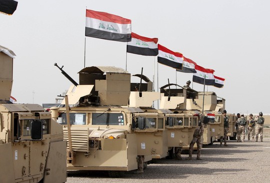 Lực lượng an ninh Iraq được điều từ căn cứ Taji tham gia tái chiếm Mosul hôm 21-2 Ảnh: REUTERS