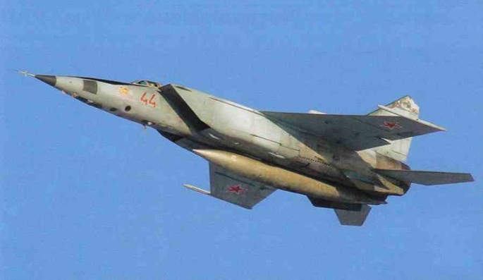Máy bay MiG-25 của Liên Xô là loại tiêm kích bay nhanh nhất thế giới - Ảnh: vk