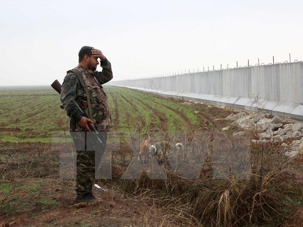 Binh sỹ người Kurd làm nhiệm vụ tại khu vực Ras al-Ain trên biên giới Syria-Thổ Nhĩ Kỳ ngày 2/2. (Nguồn: AFP/TTXVN)