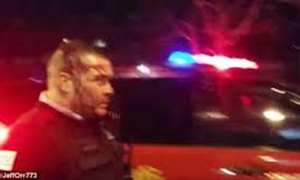 Một cảnh sát Mỹ bị thương sau vụ đụng độ của những người chống và ủng hộ ứng viên Donald Trump.