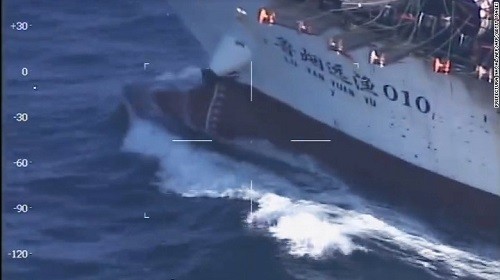 Lực lượng bảo vệ bờ biển Argentina cho biết lý do đánh chìm tàu Trung Quốc là vì tàu này đánh cá trái phép.