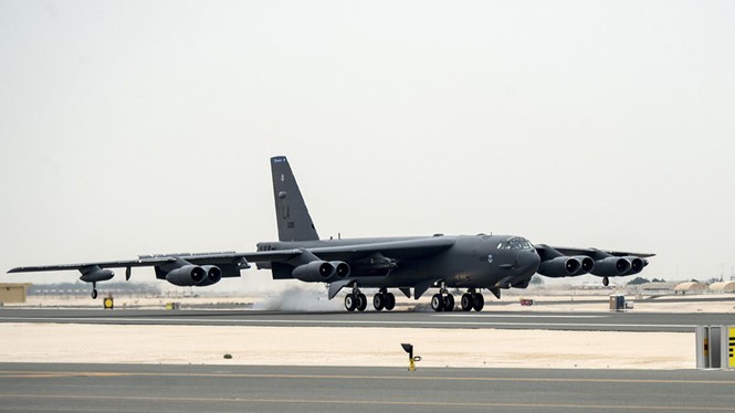 Một máy bay ném bom B-52 của Mỹ từ căn cứ Barksdale ở bang Louisiana bay đến căn cứ Al Udeid ở Qatar ngày 9.4.2016 - Ảnh: Không quân Mỹ