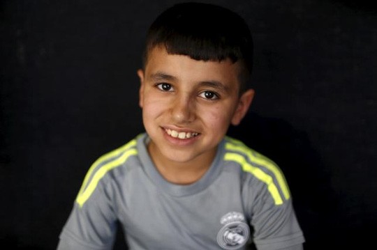 Khi cậu bé Murad, 9 tuổi, có cơ hội bỏ trốn khỏi hàng ngũ IS, cậu bé tỏ ra ngập ngừng. Suốt 20 tháng trời được IS huấn luyện tại Iraq và Syria, trong đầu Murad giờ đây chỉ còn đọng lại ý chí chiến đấu cuồng nhiệt.  Những kẻ Hồi giáo cực đoan đã nhồi vào s