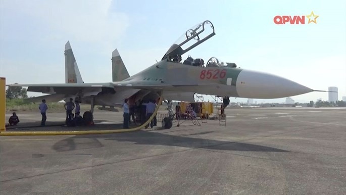 Tiêm kích Su-30MK2 tại Nhà máy A32, Đà Nẵng - Ảnh: clip QPVN