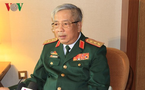 Thứ trưởng Bộ Quốc phòng Việt Nam Nguyễn Chí Vịnh trả lời PV báo chí sau khi kết thúc Đối thoại Shangri La lần thứ 15