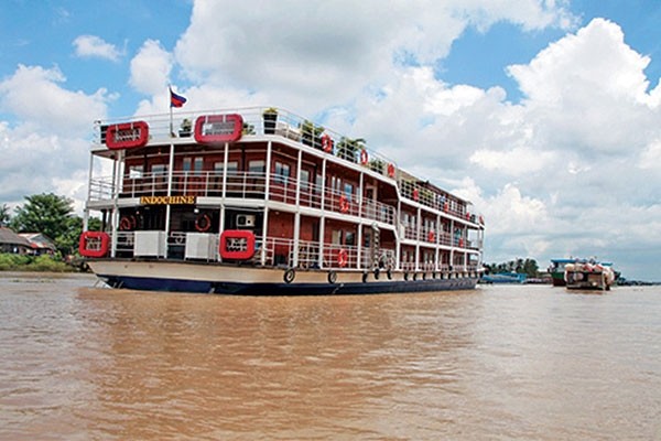 Tàu du lịch qua kênh Chợ Gạo, tỉnh Tiền Giang