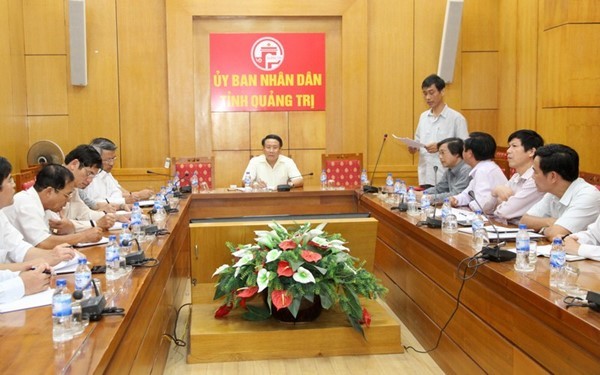 Buổi họp của UBND tỉnh Quảng Trị vào chiều 14.6. Ảnh: Hưng Thơ.