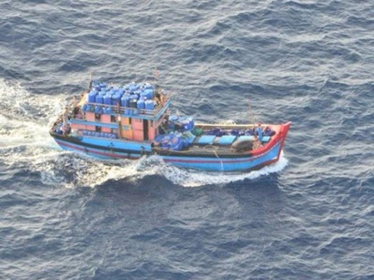 Tàu cá Việt Nam bị nghi đánh bắt hải sâm ở Úc - Ảnh: Lực lượng Biên phòng Úc