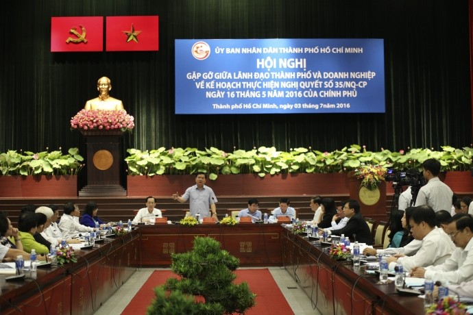 Ông Đinh La Thăng, Ủy viên Bộ Chính Trị, Bí thư Thành ủy TP.HCM phát biểu tại hội nghị