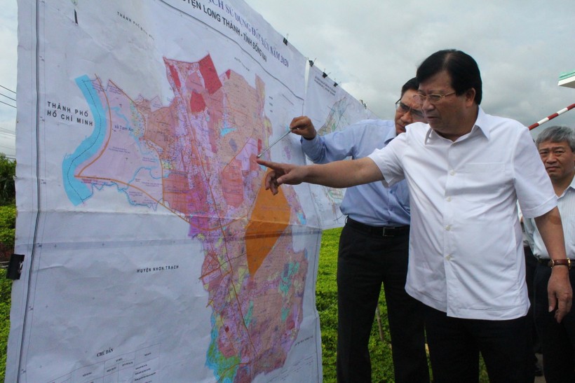 Phó thủ tướng Trịnh Đình Dũng khảo sát dự án.