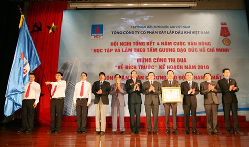 PVC đón nhận Huân chương Lao động hạng nhất ngày 21/11/2010 (Ảnh: PVC)