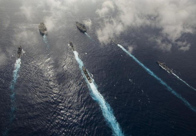 Hai cụm tấn công tàu sân bay phô trương sức mạnh trên Biển Đông. ảnh: Wordpress