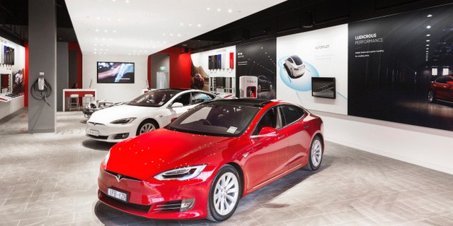 Một gian trưng bày sản phẩm của Tesla