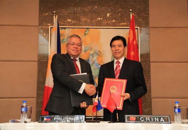 Hội nghị lần thứ 28 của Ủy ban hỗn hợp kinh tế thương mại Trung Quốc - Philippines ngày 7/3/2017. Ảnh: Sina