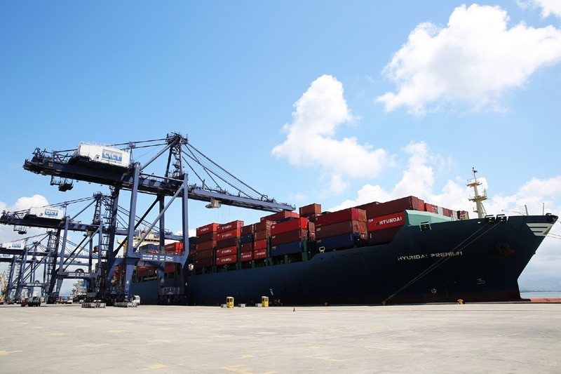 Tàu Huyndai Premium tải cảng CICT ngày 6/6. Ảnh: Thanh Tân