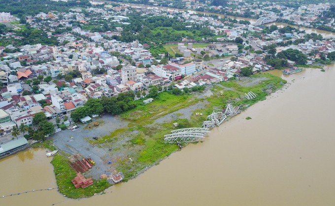 Sau hơn 2 năm tạm dừng dự án Cải tạo cảnh quan và phát triển đô thị ven sông Đồng Nai, Chính phủ vừa giao Chủ tịch UBND tỉnh Đồng Nai quyết định và chịu trách nhiệm xử lý các vấn đề liên quan đến dự án này.