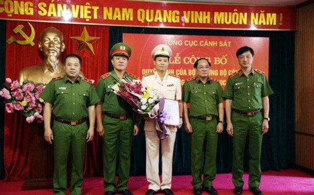 Đại tá Trần Ngọc Hà (giữa) tại buổi công bố quyết định bổ nhiệm. Nguồn: bộ Công an