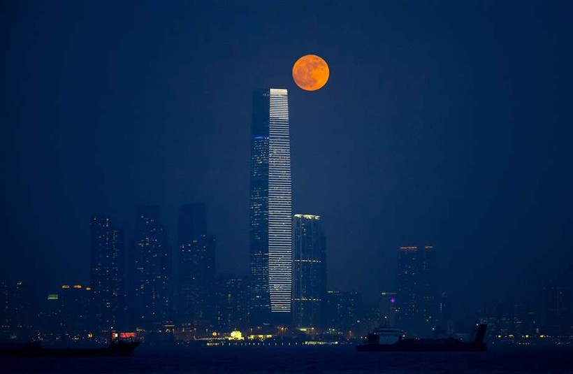Hình ảnh của hiện tượng Siêu trăng năm 2016 ghi lại tại Hồng Kông, Trung Quốc (Nguồn: ATP)