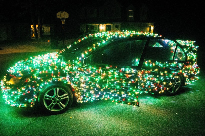 Anh Bradon cho biết xe ô tô của mình trang trính bằng 1.000 bóng đèn LED. Nguồn: Bootleg