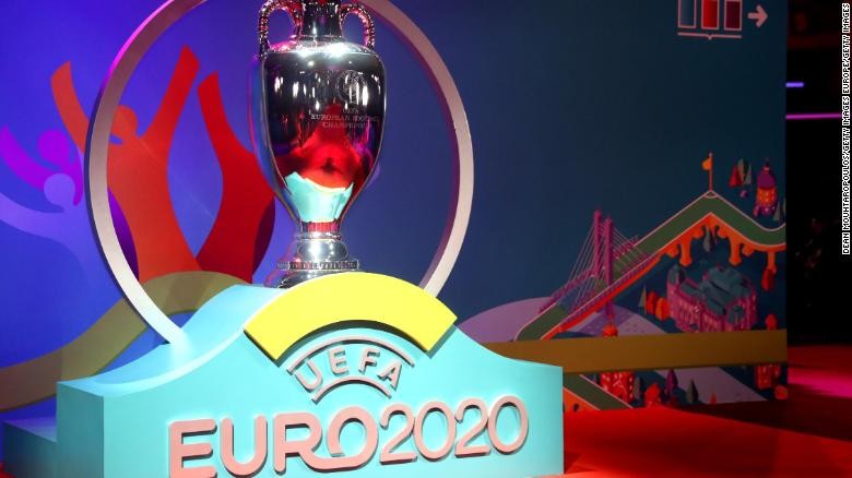 Lễ bốc thăm chia bảng Euro 2020 vừa diễn ra (Ảnh: CNN)