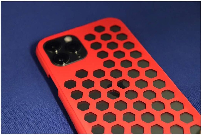 Vỏ điện thoại di động được làm bằng phương pháp in 3D, sử dụng nhựa tái chế (Ảnh: Academic Times)