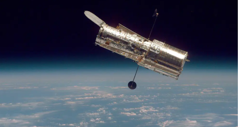 Kính viễn vọng không gian Hubble của NASA (Ảnh: Business Insider)