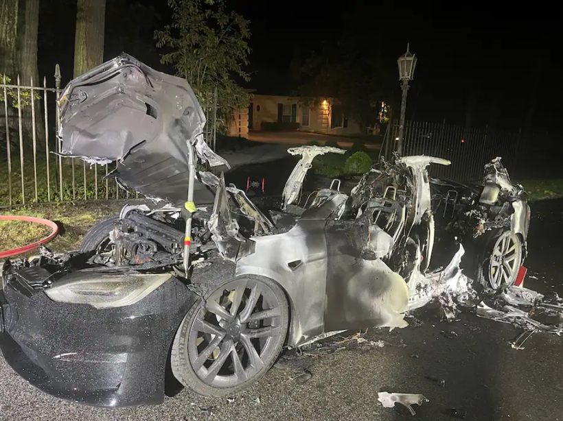 Tesla Model S bất ngờ bốc cháy (Ảnh: Washington Post)