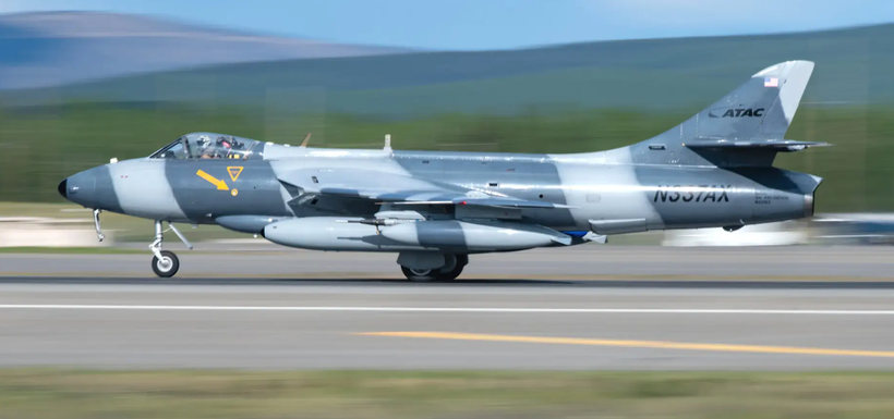 Máy bay phản lực Hawker Hunter Aggressor va chạm ngoài khơi Bắc Carolina (Ảnh: The Drive)