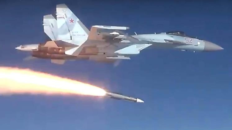 Tiêm kích Su-35S của Nga bắn hạ 3 máy bay chiến đấu của Ukraine tại Donetsk (Ảnh: Military Watch Magazine)